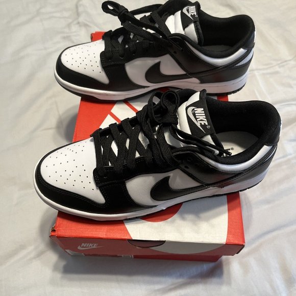 Nike Women's Black and White Trainers